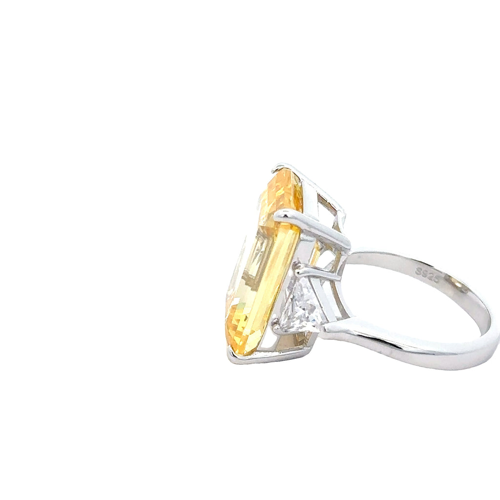 YELLOW EMERALD-CUT GEMSTONE RING